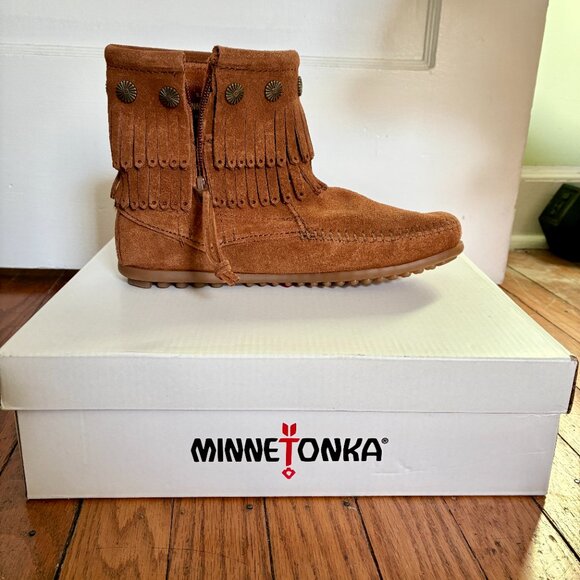 NWOT Minnetonka Brown Suede Moccasins with Fringe - Picture 5 of 11